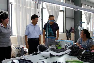 朱龍到渠溝鎮督查扶貧開發和農村改廁工作